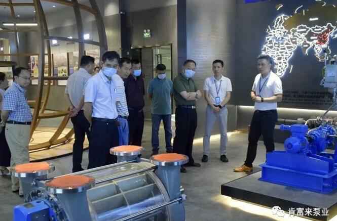 董事长、总经理陈迪，党委副书记黎宇明陪同调研组一行参观开云官方版网站在线登入-开云KaiYun(中国)展览室