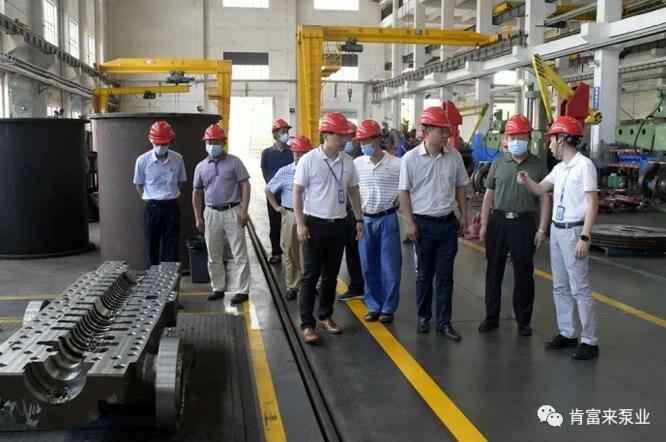 董事长、总经理陈迪，党委副书记黎宇明陪同调研组一行参观开云官方版网站在线登入-开云KaiYun(中国)展览室